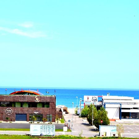 Summerland Sea & Lake Mamaia Exteriör bild