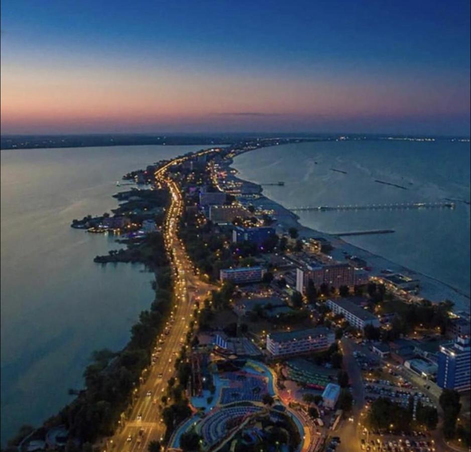 Summerland Sea & Lake Mamaia Exteriör bild